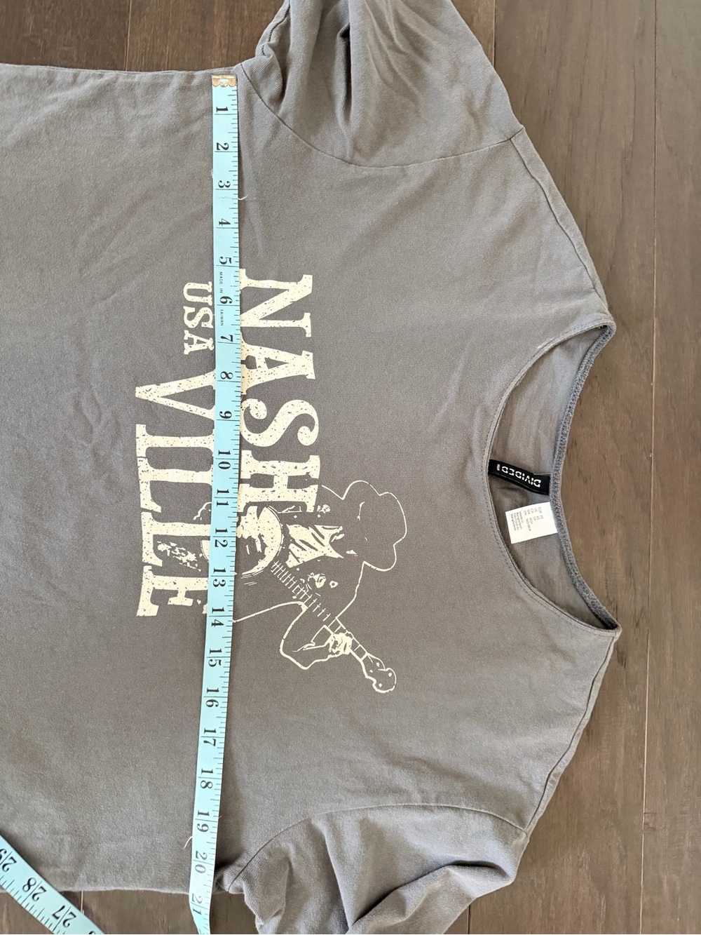 Set of three Nashville or Country Concert fashion t-shirts size S/M - Picture 7 of 10